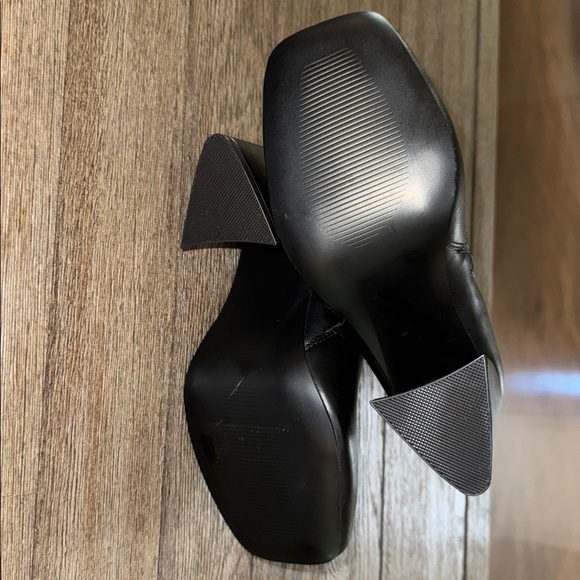 Torrid Square Toe Triangle Heel Bootie Black - Picture 6 of 12